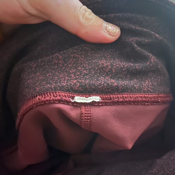 NWOT- Lululemon Tight Stuff Tight II Size 4 Granulite Garnet Black RARE! - Picture 3 of 10